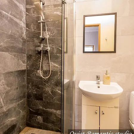 Quiet Romantic Parking, Апартаменты